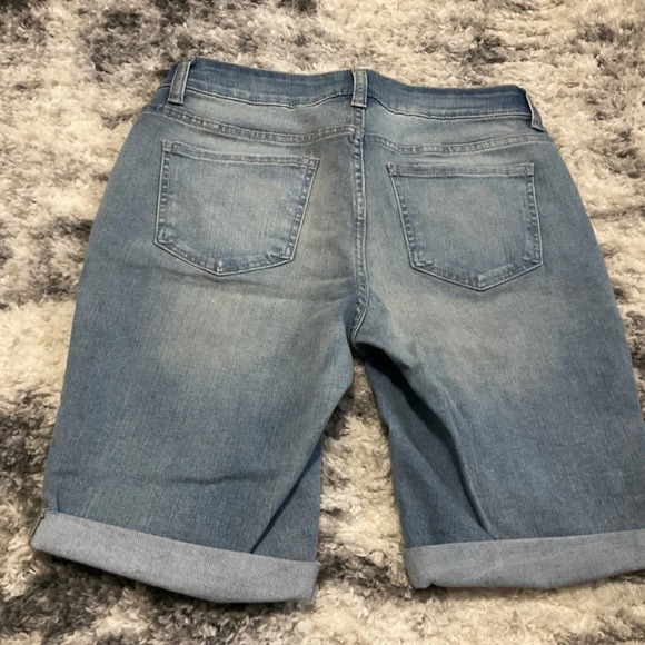 Time and Tru Denim Bermuda Shorts Cuffed Hem Distressed Blue Women's - Picture 3 of 3